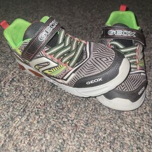 Geox boys sz 5 light up sneakers